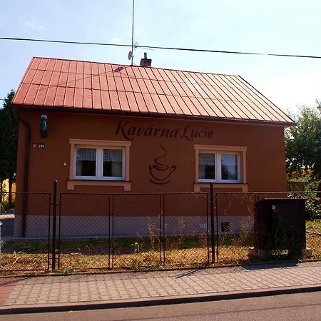Kavarna Lucie S Ubytovanim Horní Těrlicko エクステリア 写真