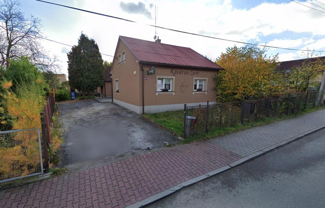 Kavarna Lucie S Ubytovanim Horní Těrlicko エクステリア 写真